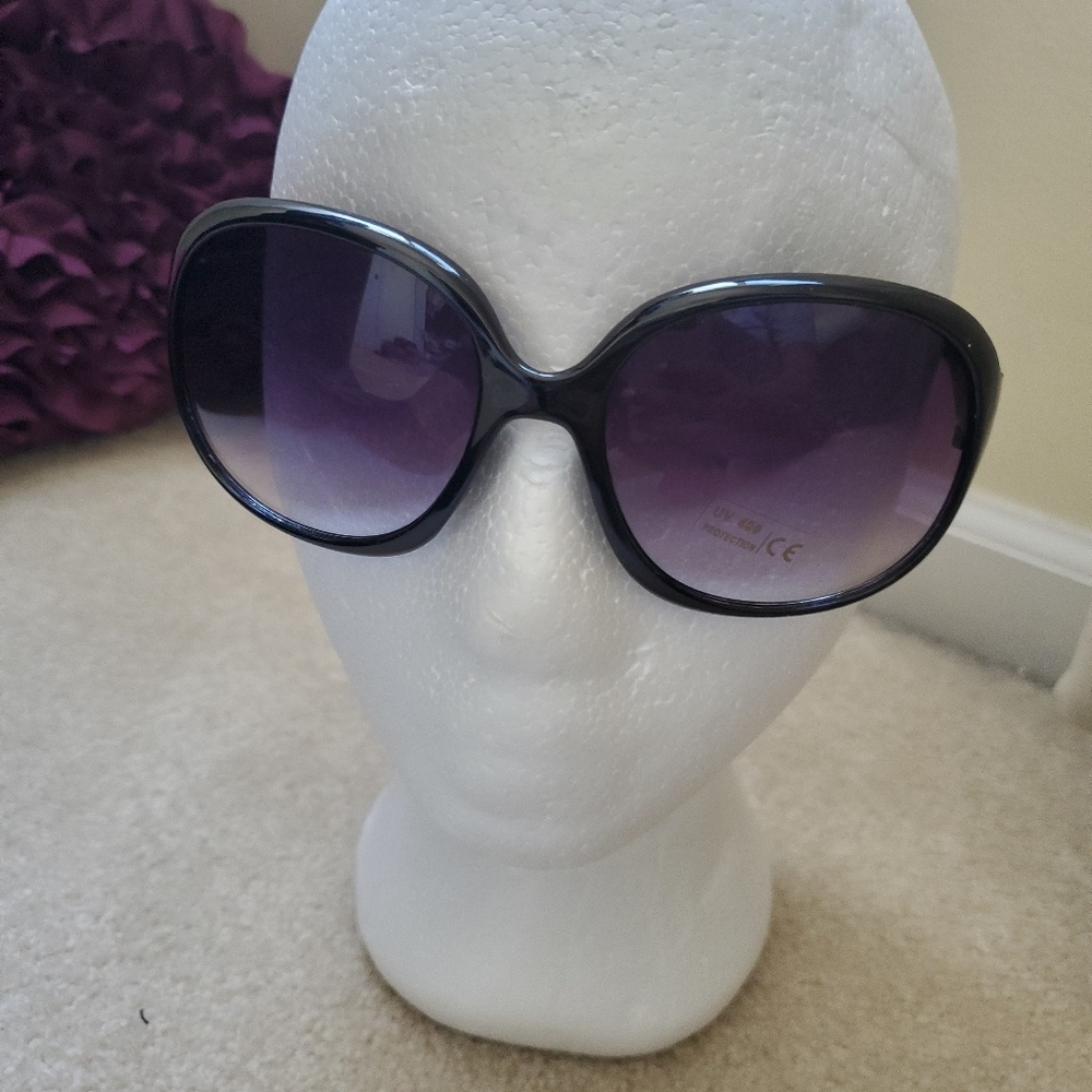 Simple Black Sunglasses